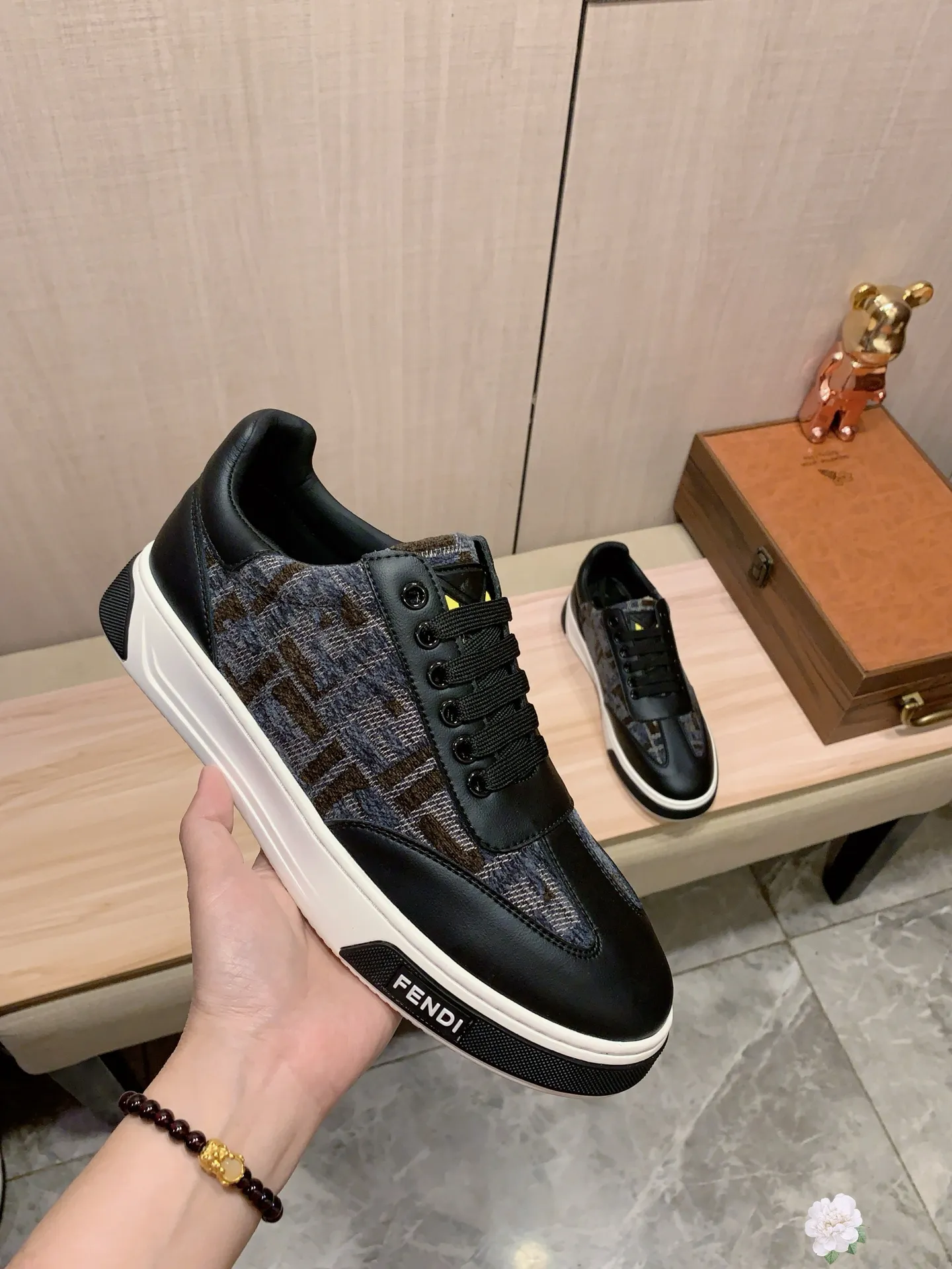 Men's men's shoes 💰420💰💰🎩🎩[Lightning][Lightning] "FENDI*" The latest and most popular casual shoes, top brand [Seduce] luxury ~ purchasing agent, top quality ~. [Strong] The upper is made of imported breathable cowhide with material ➕ breathable sheepskin feet (•) and fine workmanship. The original stylish and stylish soft rubber wear-resistant and non-slip outsole is light and comfortable on the feet. The real thing looks better when photographed in person. 0099: code: 38-44, 4️⃣ colors selected